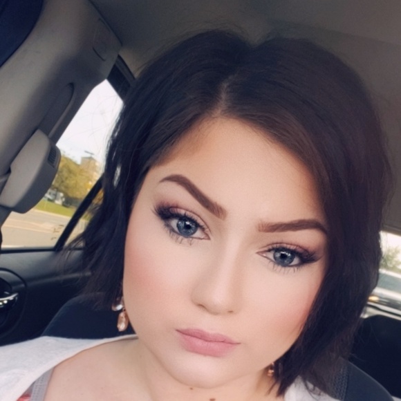 Meet your Posher, Kaelin - Picture 1 of 1